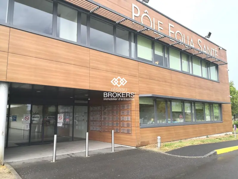 Escritório em Saint-Cyr-sur-Loire, France 73 m² N.º 302407