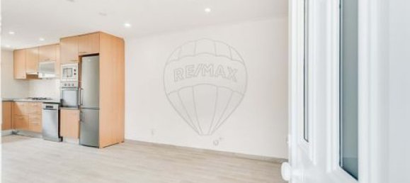 2 bedrooms House in Almada, Portugal No. 220051 2