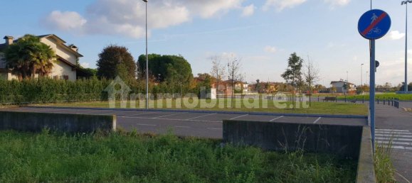 1417m² Land in Calcinate, Italy No. 175994 4