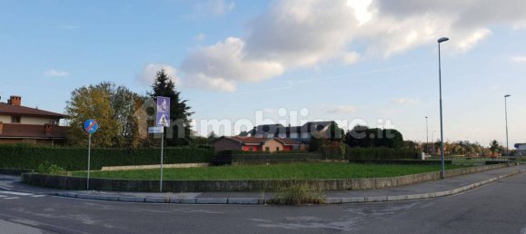 1417m² Land in Calcinate, Italy No. 175994 2