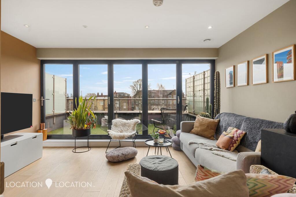 2 bedrooms Apartment in London, United Kingdom No. 4575