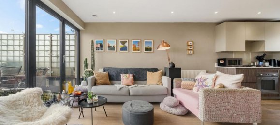 2 bedrooms Apartment in London, United Kingdom No. 4575 3