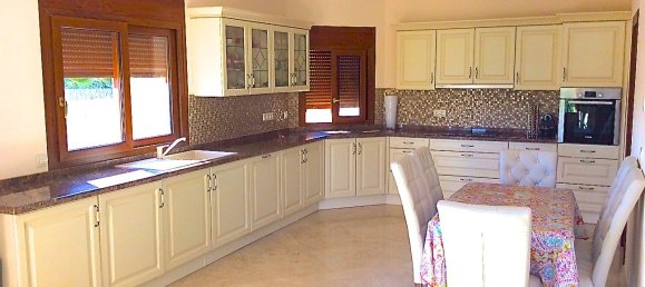 5 bedrooms Villa in Estepona, Spain No. 9915 3