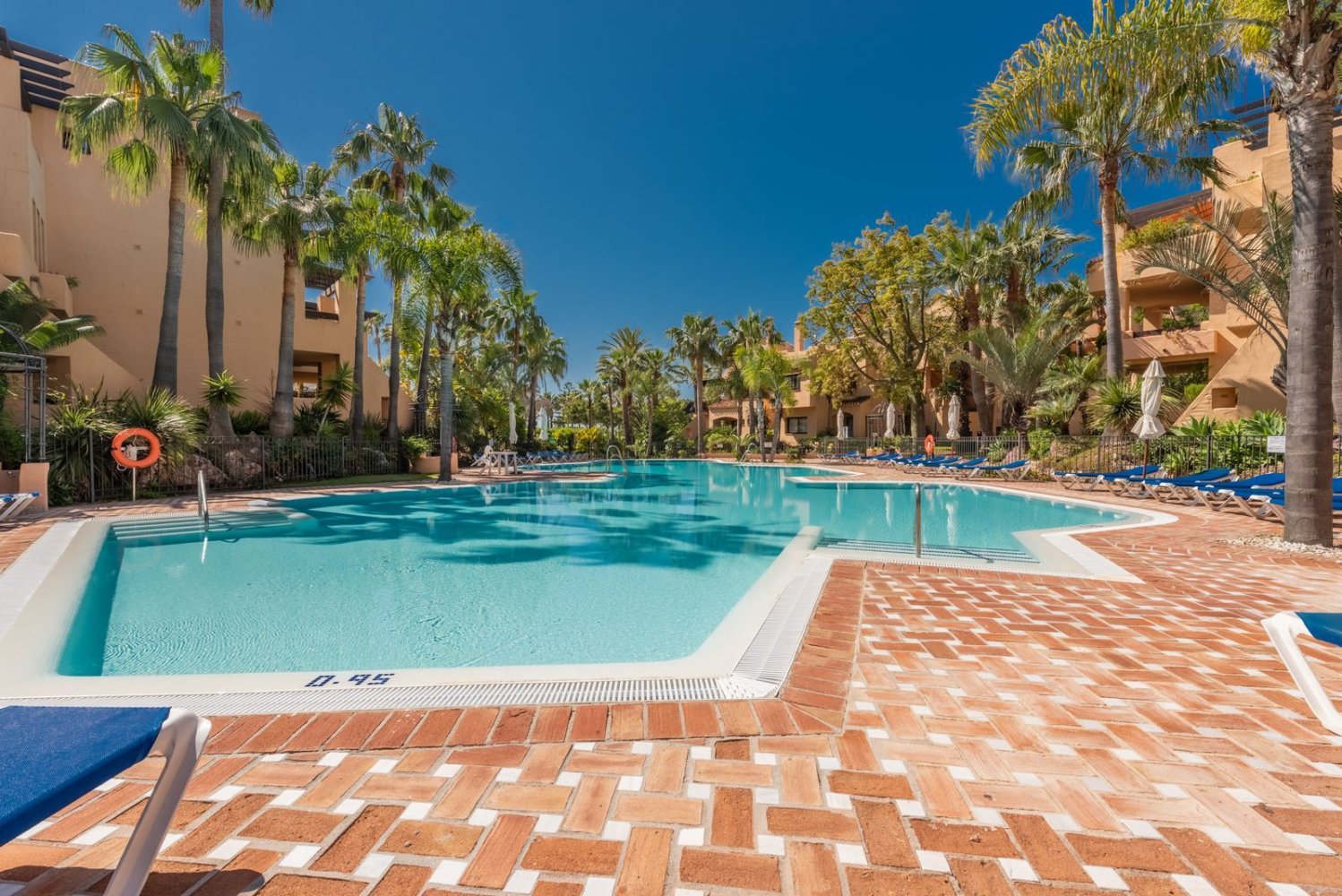 3 bedrooms Penthouse in Marbella, Spain No. 142076