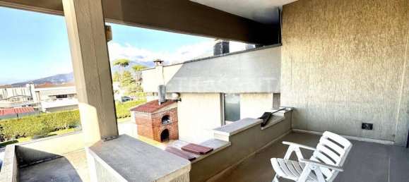 Квартира с 6 комнатами в Пьетрасанта, Италия № 168129 3