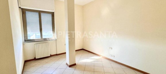 Квартира с 6 комнатами в Пьетрасанта, Италия № 168129 7