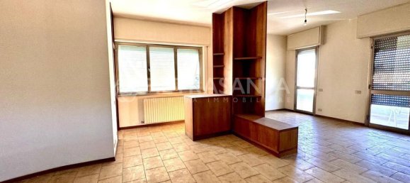 Квартира с 6 комнатами в Пьетрасанта, Италия № 168129 4