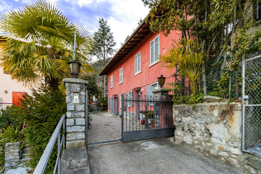 2 bedrooms House in Tremezzina, Italy No. 58338