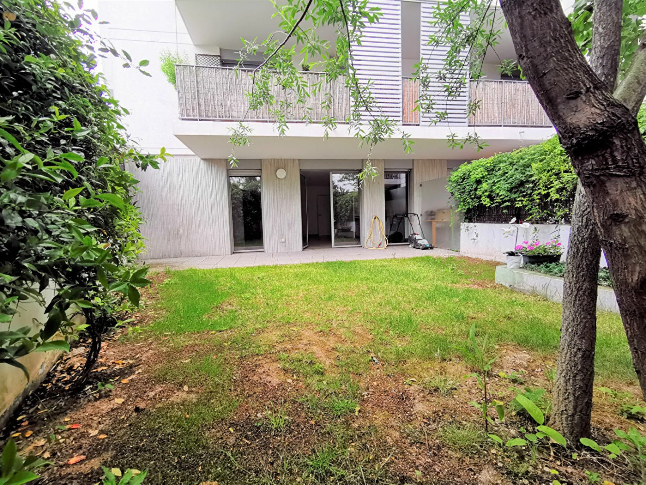 Apartamento de 2 dormitorios en Massy, France No. 147467