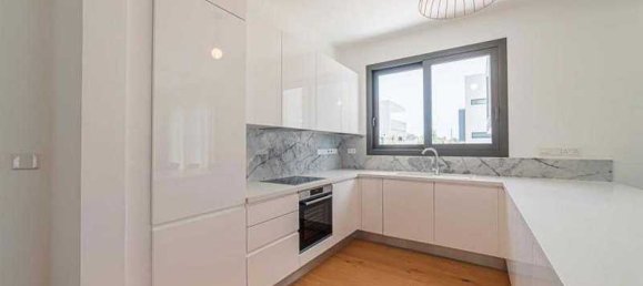 4 bedrooms House in Pano Polemidia, Cyprus No. 10665 5