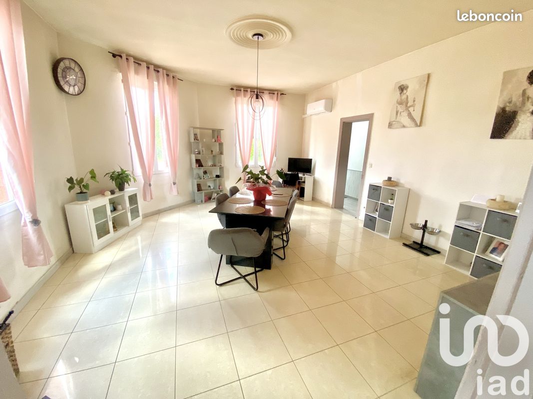 Casa de 5 dormitorios en Vendhuile, France No. 57566