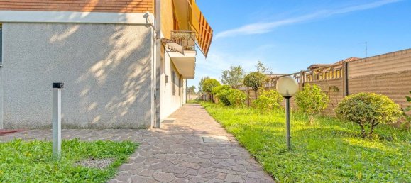 2 bedrooms Apartment in Verano Brianza, Italy No. 277011 9