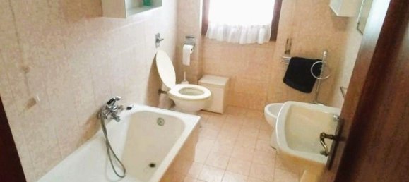 5 bedrooms Apartment in Massa, Italy No. 352594 8