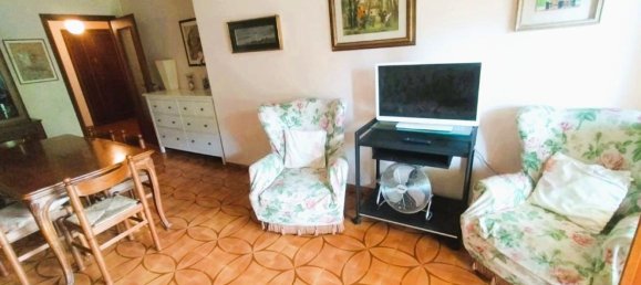 5 bedrooms Apartment in Massa, Italy No. 352594 4