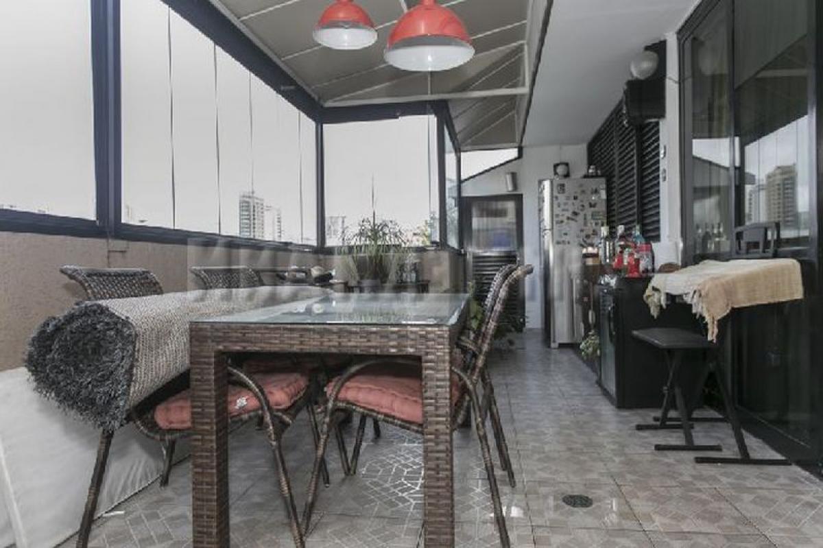 Casa de 4 dormitorios en Sao Paulo, Brazil No. 586190