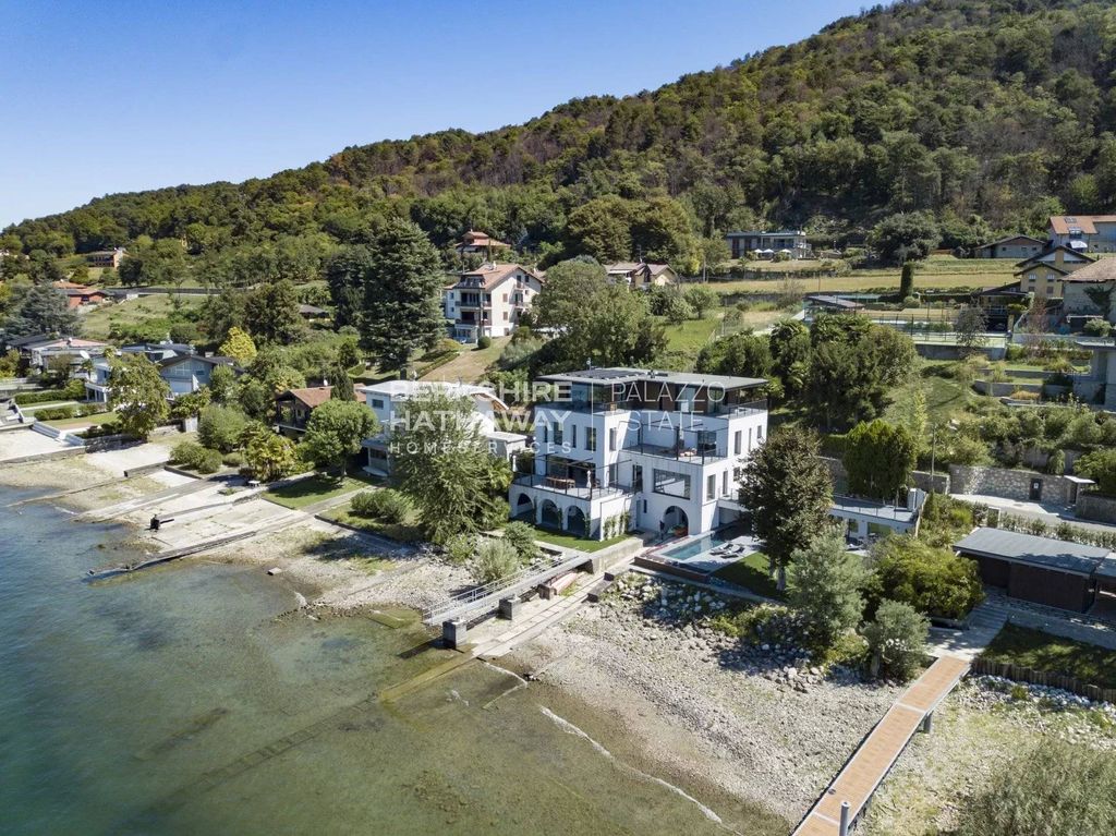 6 bedrooms Villa in Angera, Italy No. 144318