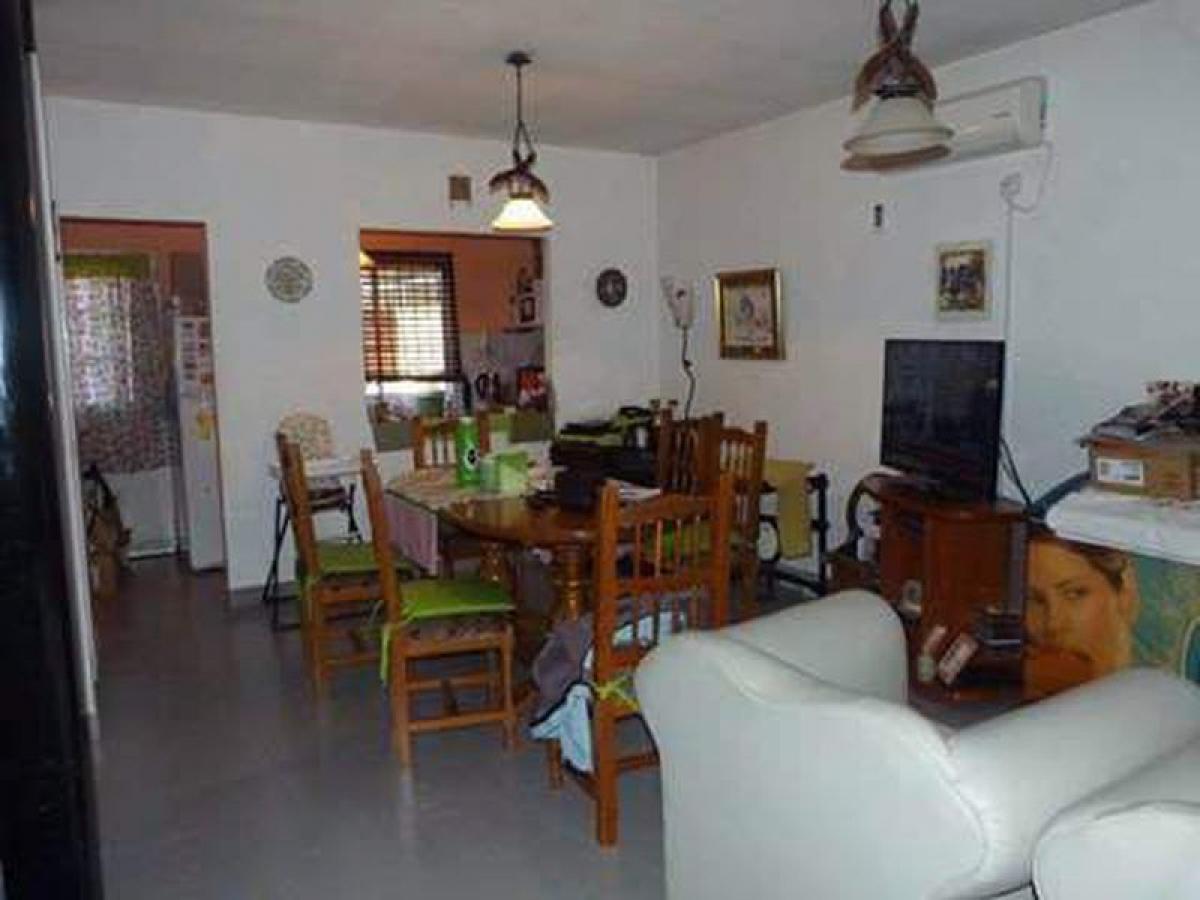 Casa de 2 dormitorios en Malvinas Argentinas, Argentina No. 16961