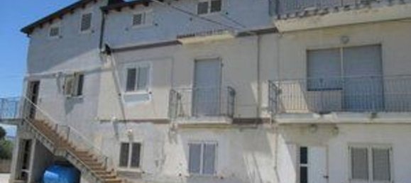 Квартира с 3 спальнями в Розето дельи Абруцци, Италия № 337037 19