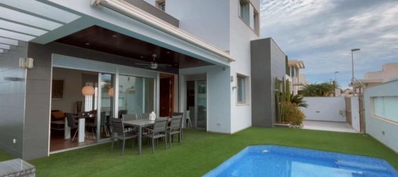 3 bedrooms House in Mil Palmeras, Spain No. 28391 8