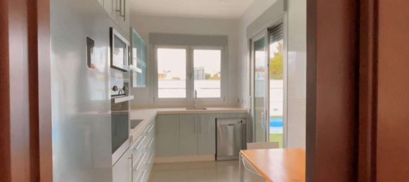 3 bedrooms House in Mil Palmeras, Spain No. 28391 9