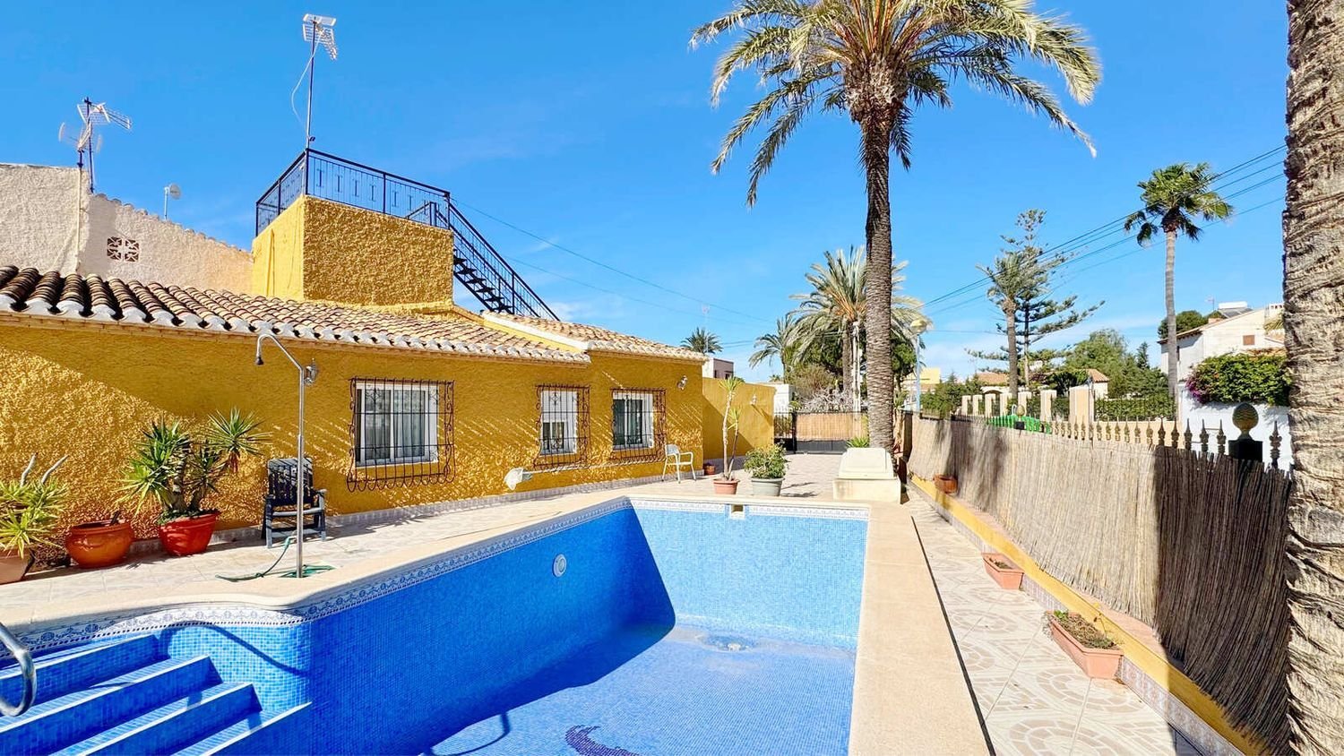 4 bedrooms House in Alicante, Spain No. 146250