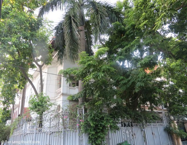 Villa de 3 dormitorios en Tay Ho, Vietnam No. 3426