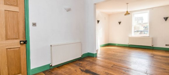  House in Exeter, United Kingdom No. 1979 19