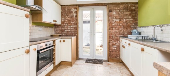  House in Exeter, United Kingdom No. 1979 23