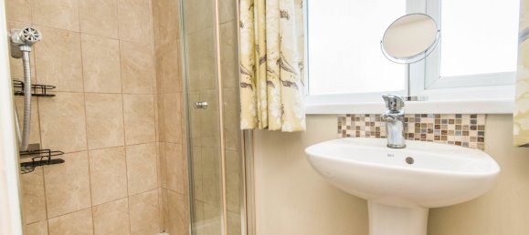  House in Exeter, United Kingdom No. 1979 25