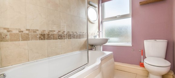  House in Exeter, United Kingdom No. 1979 9