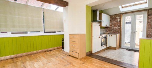  House in Exeter, United Kingdom No. 1979 5