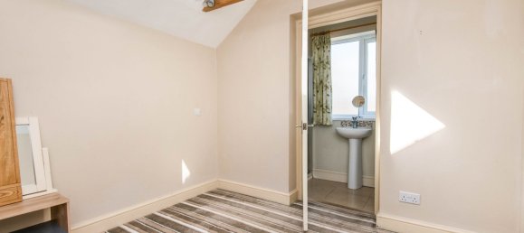  House in Exeter, United Kingdom No. 1979 13