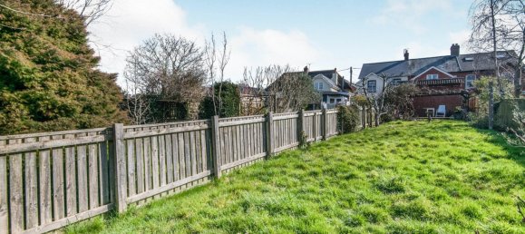  House in Exeter, United Kingdom No. 1979 16