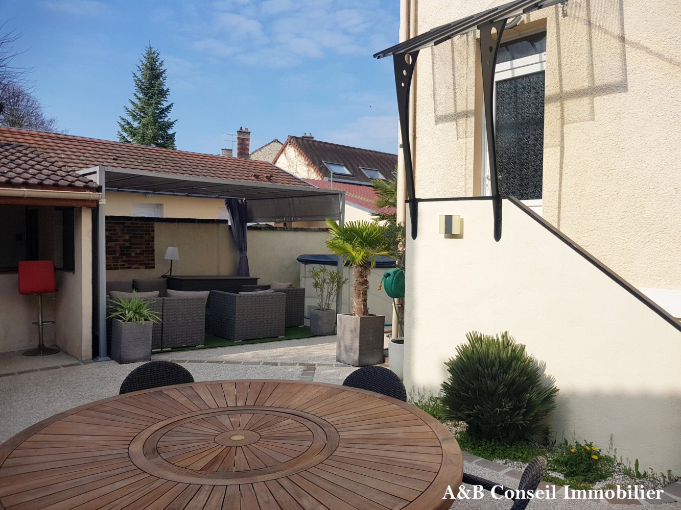 Casa de 3 dormitorios en Saint-Andre-les-Vergers, France No. 55512