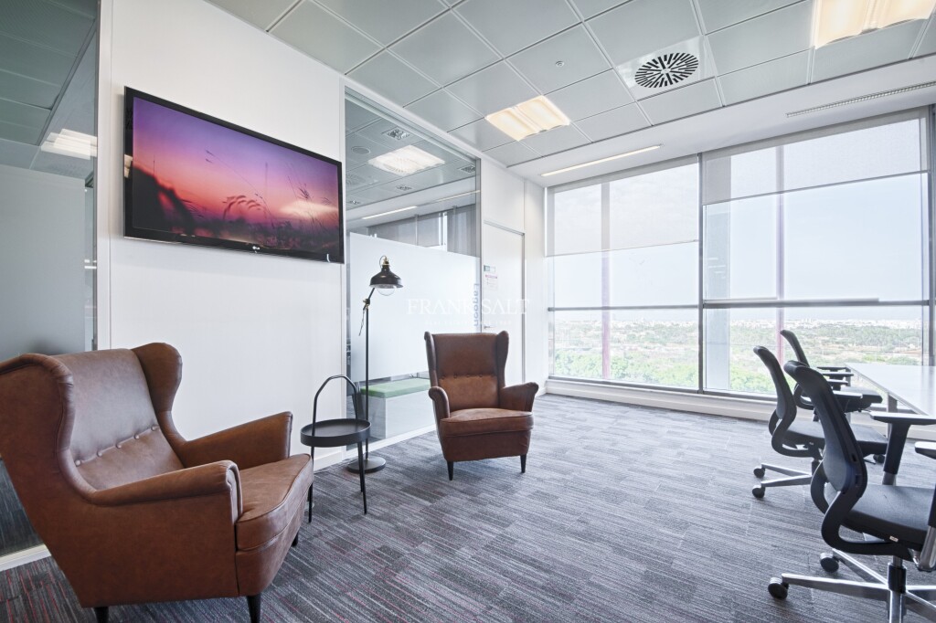  مكتب في Luqa, Malta 1040متر مربع رقم 12282