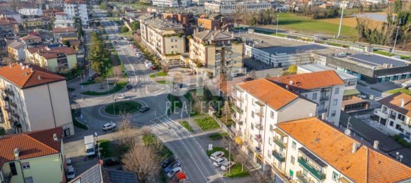 1 room Office in Pessano con Bornago, Italy No. 6276 14