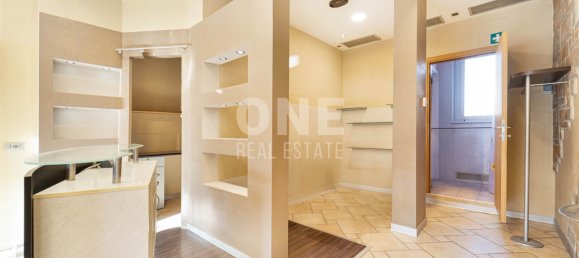 1 room Office in Pessano con Bornago, Italy No. 6276 5