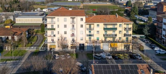 1 room Office in Pessano con Bornago, Italy No. 6276 13