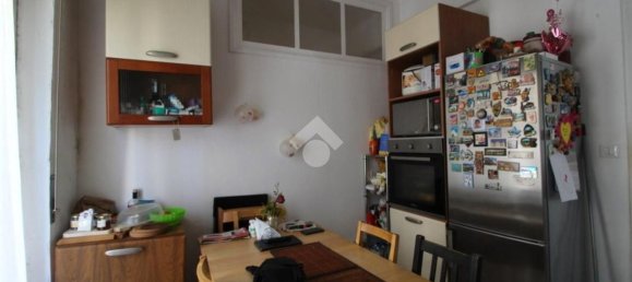 4-salle Appartement à Genoa, Italy No. 124369 2