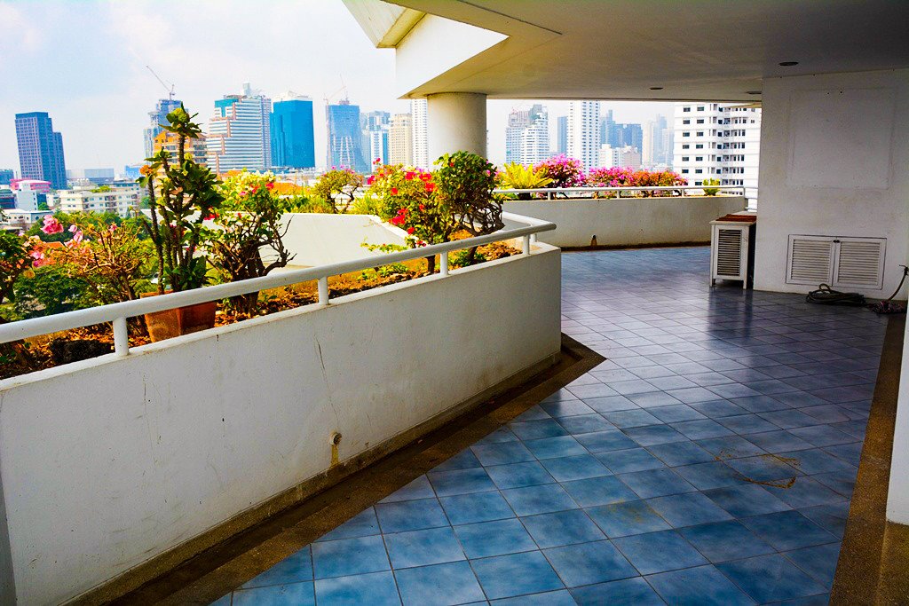 4 bedrooms Condo in Bangkok, Thailand No. 7512