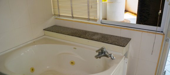 4 bedrooms Condo in Bangkok, Thailand No. 7512 18