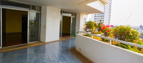 4 bedrooms Condo in Bangkok, Thailand No. 7512 5