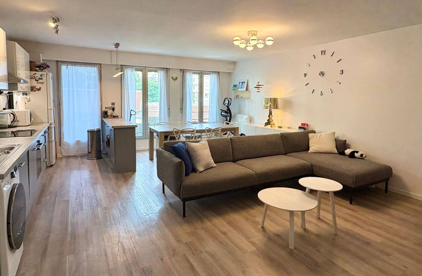 Квартира с 2 спальнями в Бур-ля-Рен, Франция № 329019