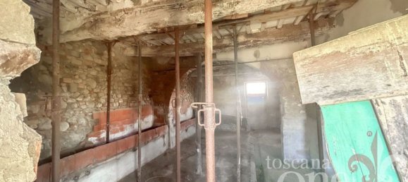 10 rooms House in Lajatico, Italy No. 71309 5