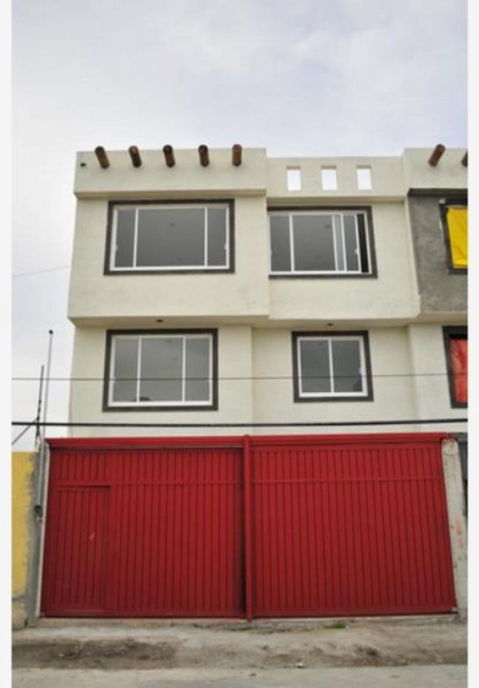 Casa de 3 dormitorios en San Mateo Atenco, Mexico No. 221348