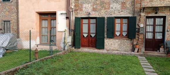 Дом с 4 комнатами в Капаннори, Италия № 190530 2