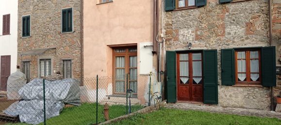 Дом с 4 комнатами в Капаннори, Италия № 190530 3