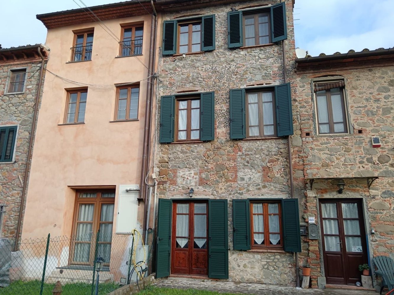 Дом с 4 комнатами в Капаннори, Италия № 190530