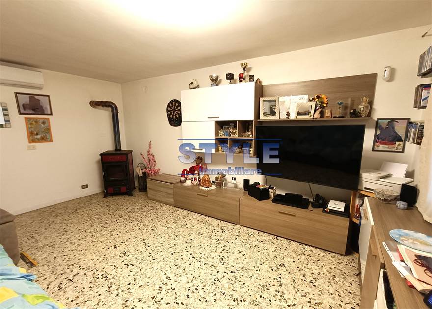 2 bedrooms House in Mira, Italy No. 60624