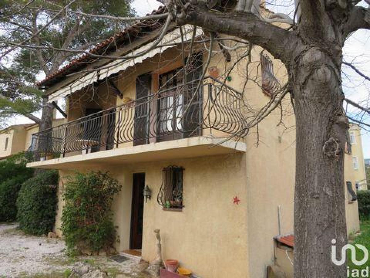 3 bedrooms House in La Garde, France No. 30635